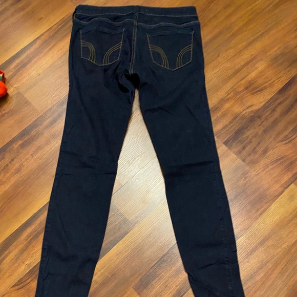 Size 7R Hollister jeans - Picture 3 of 4